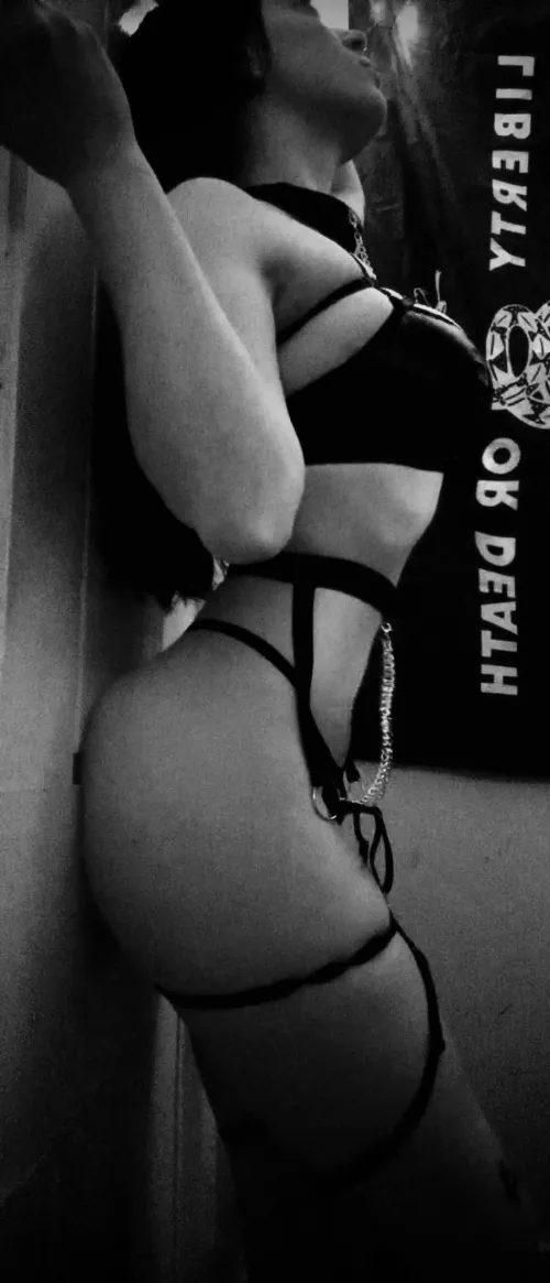 Thumbnail 19-Year-Old Flaunting Style: A Peek Into Exact_Fan_4400's World | xsmallgirls Category
