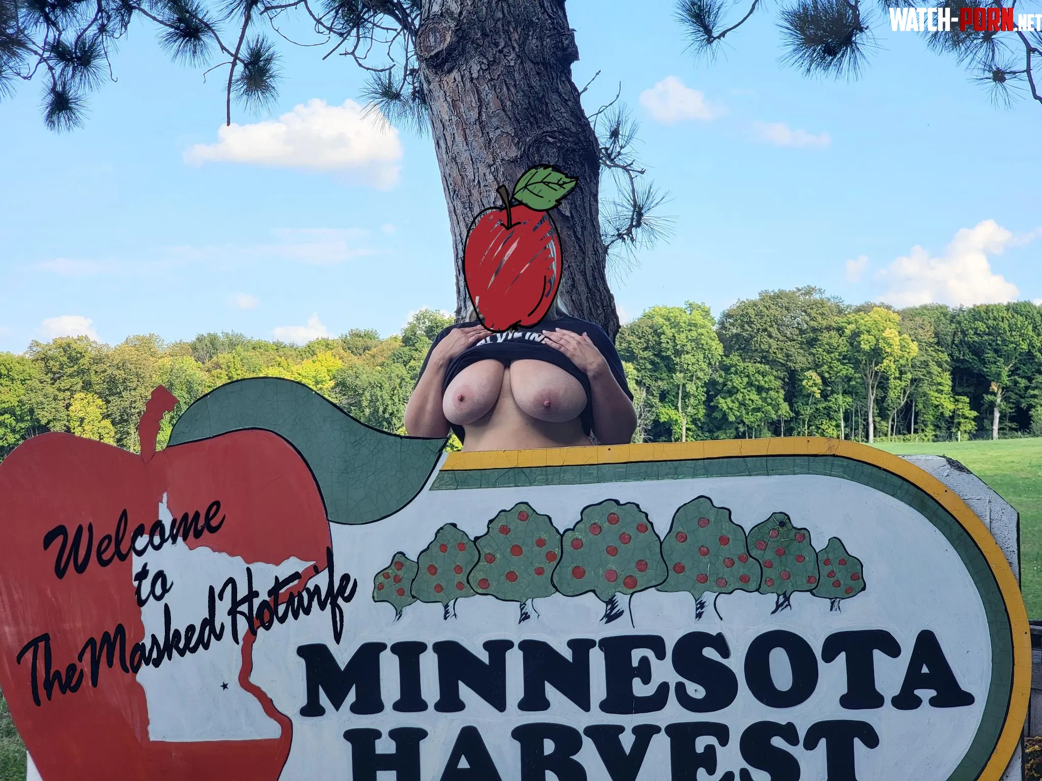 Who wouldve thought fruit was so sexy by themaskedhotwife
