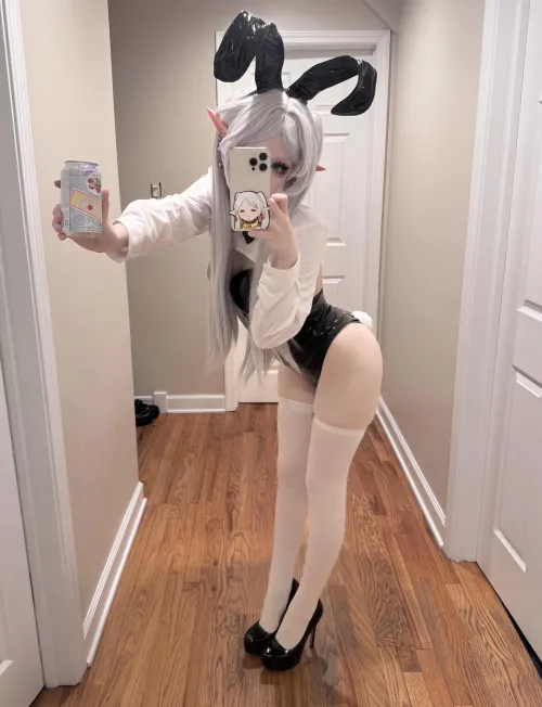 Thumbnail Frieren Bunni Cosplay by uzileks: Stunning Photos and Costume Details
