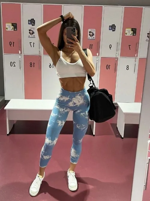Thumbnail Gym Girl Inspo: Get Fit with Lina's Physique XXX in Croptop Style