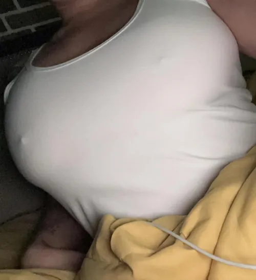Thumbnail Embracing Comfort: A Guide to Sleeping Braless by khlach