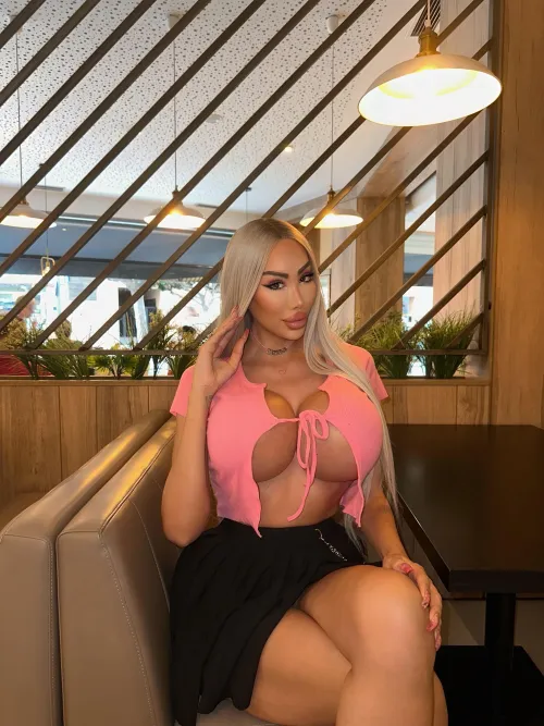 Thumbnail Seductive Outfit Ideas for Enhanced Pleasure: Embracing Luxury_Plastic_Doll's Bimbo Look in Your Playtime Routine