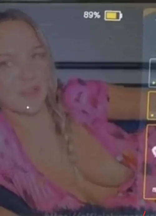 Thumbnail CrimsonHoodX Delivers Help in SauceforNSFWads Category