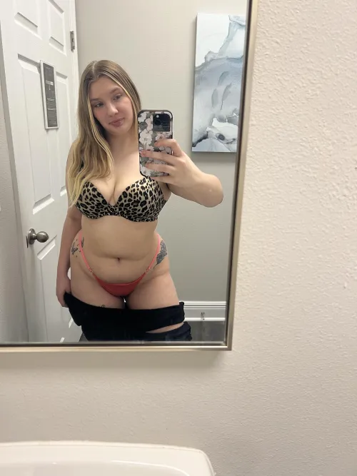 Thumbnail Sensual Encounters: Exploring Taboos with Lexii_lyn in the Barely Legal Teens Category