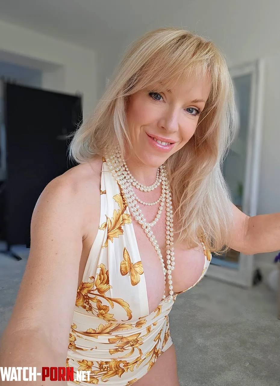 It turns me ON when I wear pearls jewelry  by tabathadarling