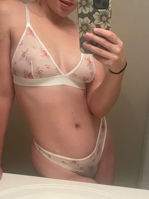 Thumbnail Wearing this Bra for a Walk: Comfortable or Restricting? Author StilettoFootprints Dives into Thoughts