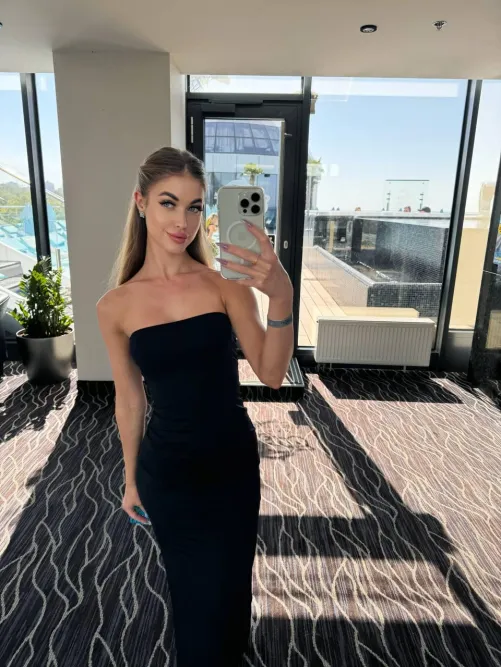 Thumbnail How I Looked on My Birthday: A Tight Dresses Showcase by Muse_Fantasy