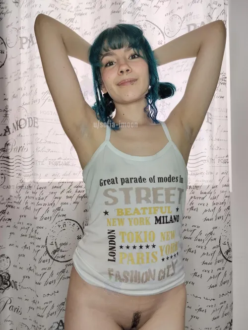Thumbnail Sofia-Imoon: Embracing Armpit Fetish - Posing with Arms Up