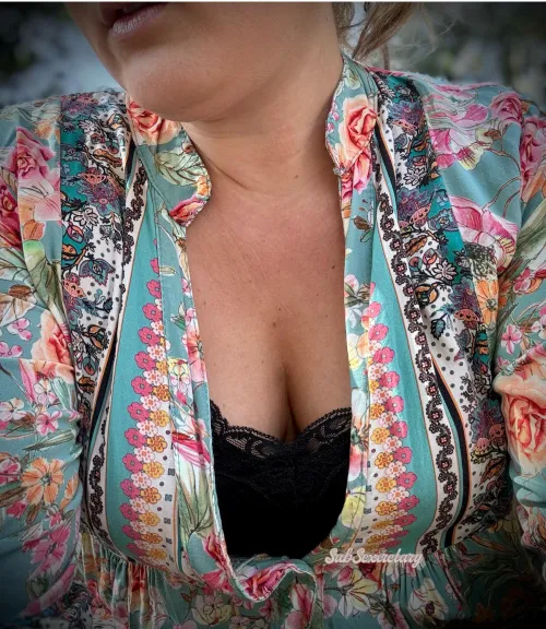 Thumbnail Spicing Up Your Saturday with Cleavage: A Guide by Author SubSexcretary