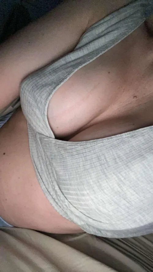 Thumbnail The First Thing You See When You Roll Over in the Morning by daisypetalsgw | mycleavage Category