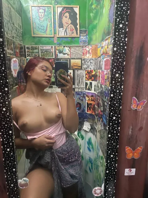 Thumbnail Spontaneous Nude Selfie in Restaurant by WelshKellyy