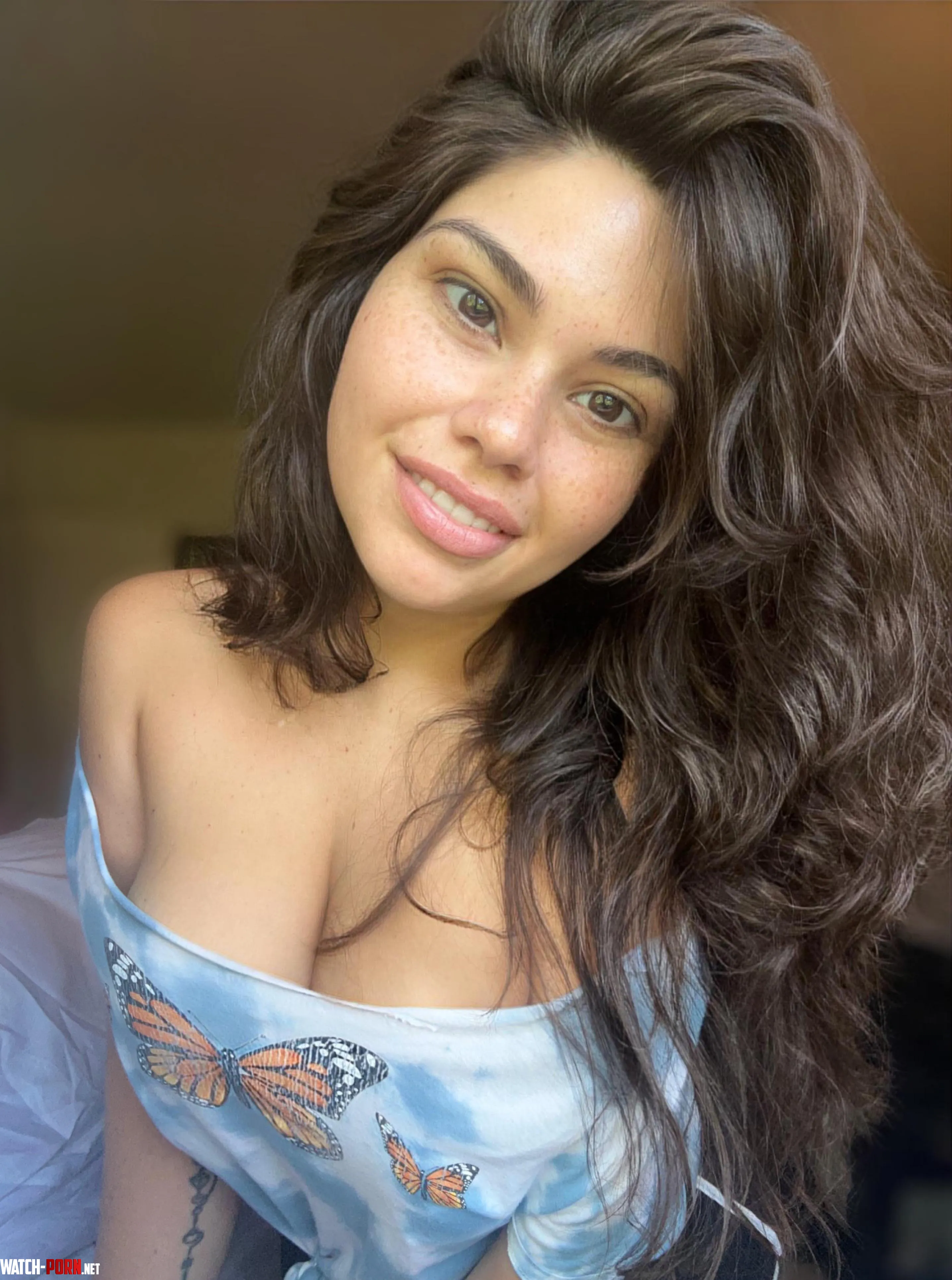 No makeup and cleavage  by mollyzedolly