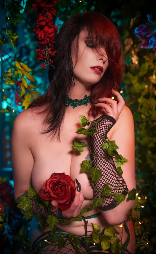 Thumbnail Umbra-Rosa's Tempting Poison Ivy Creation in NSFWCostumes