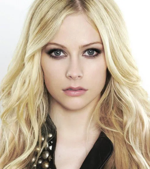 Thumbnail Avril Lavigne: A Timeless Beauty in the PrettyGirls Category