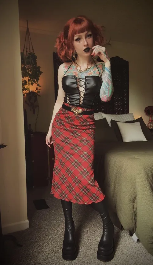 Thumbnail Under the Table Play: A Date to Remember by Luna_sonora2 in Gothsluts