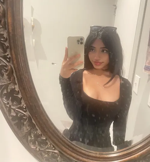 Thumbnail Hiiiiiii lt3: A Mirror Selfie by -littlelia