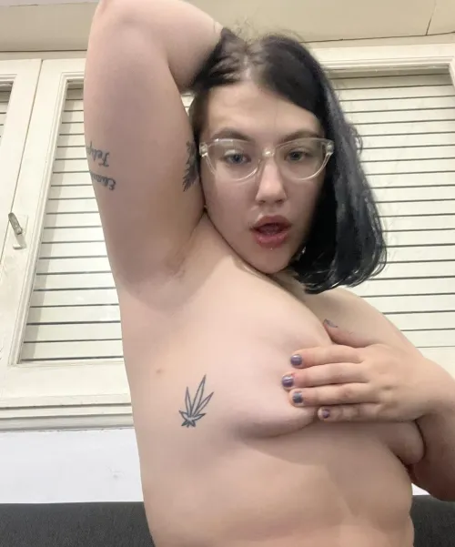 Thumbnail Discover Sensual Soft Armpits with lailabnokk's Insights