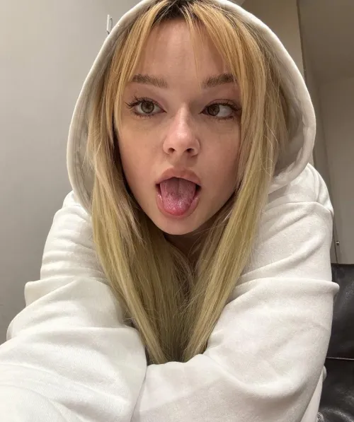 Thumbnail Sensual Guide: Exploring Ahegao with Amelie_Bloom for Ultimate Pleasure