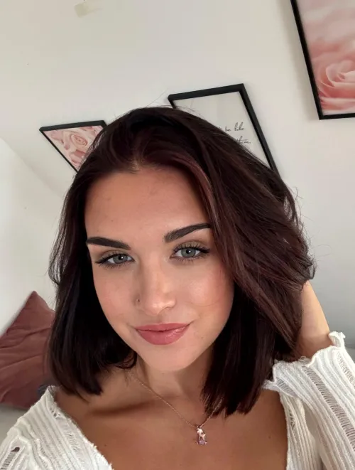 Thumbnail Confident and Cute: Embracing Your Brunette Beauty by againstforemast