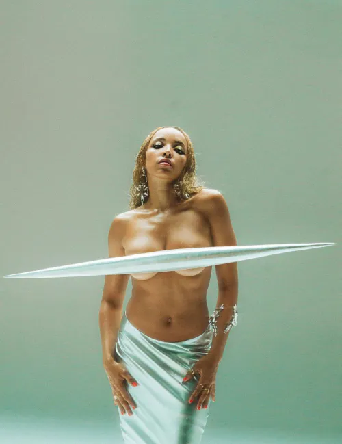 Thumbnail Tinashe: An Insight into the Hip-Hop World by Author Available-Section260