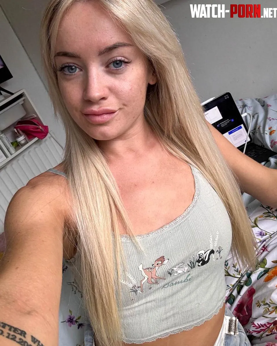 crop tops out by Scarletteee1