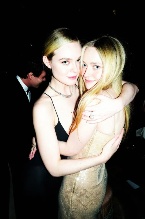 Thumbnail Elle & Dakota Fanning: A Closer Look by Trowj