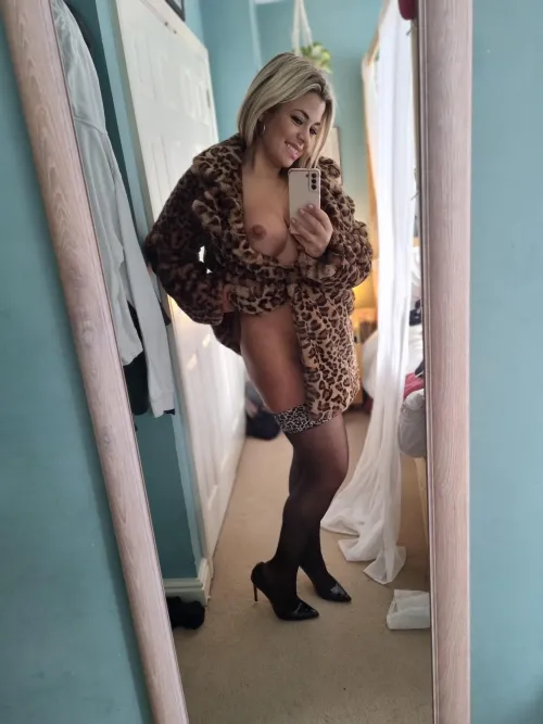 Thumbnail 5. FrankieFiestyMilf Stuns in Her Naughty Outfit - See It Here!