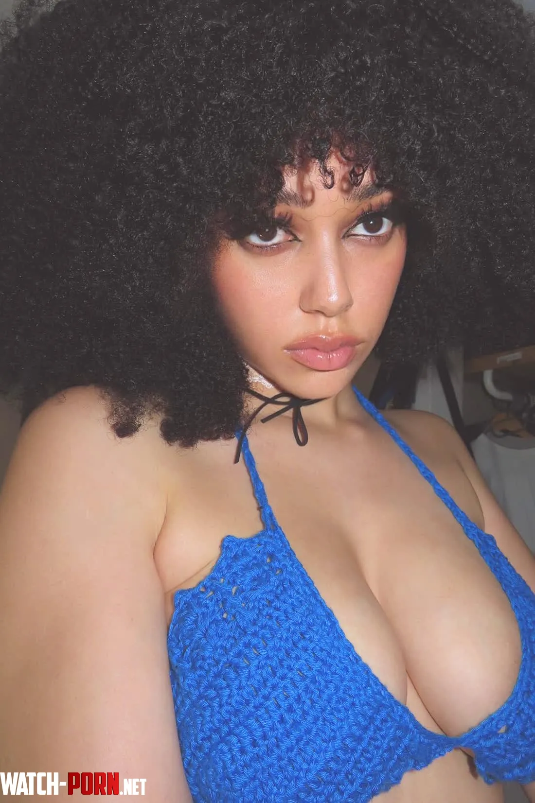 Kiss me from my neck down to my tits by Samiraxoxodarky