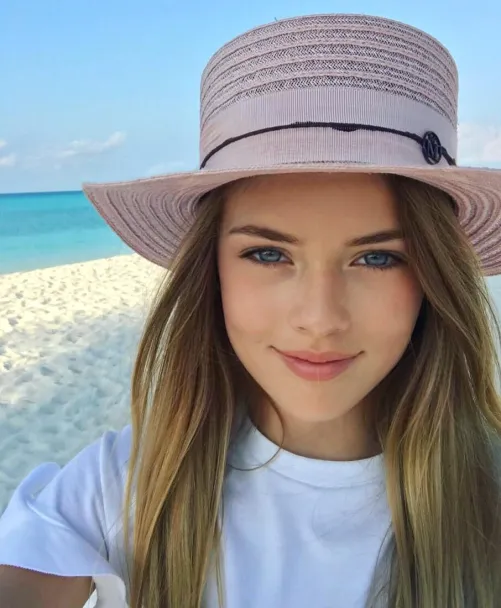 Thumbnail Kristina Pimenova: Exploring the Beauty of qwer5r's Authorship in the PrettyGirls Category