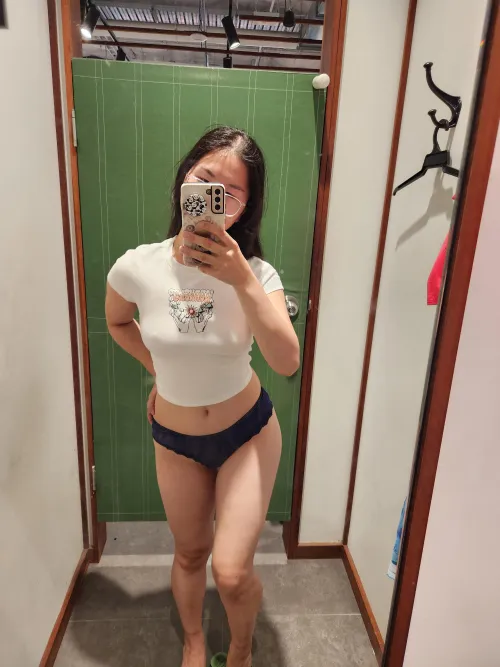 Thumbnail Meeting at the Changeroom - vieravixen | AsianHotties