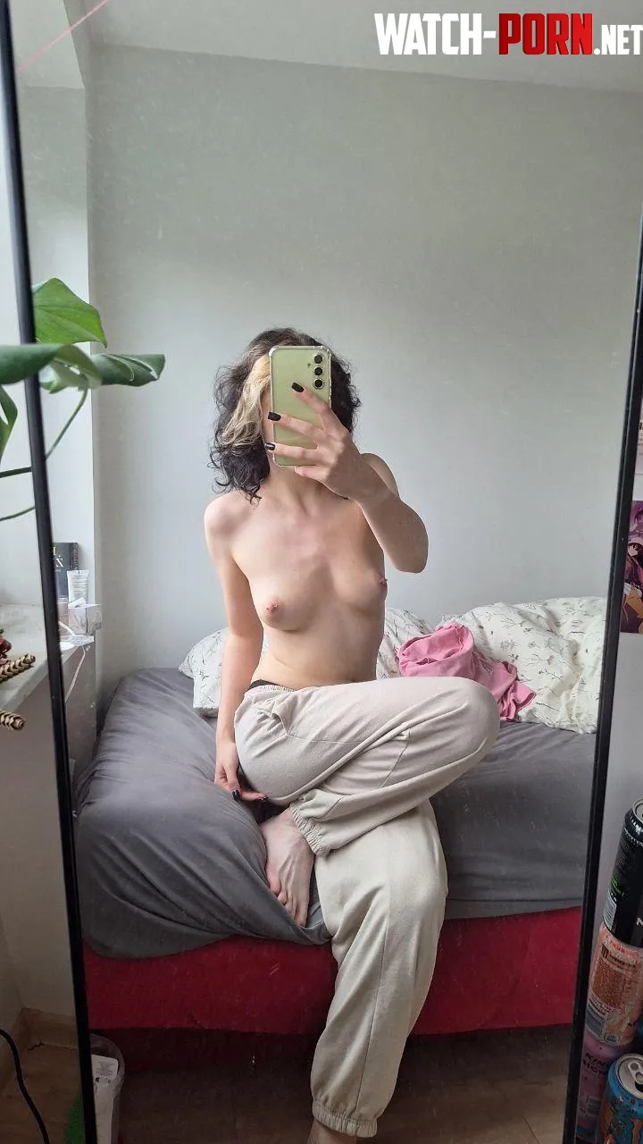 I bet youd rather have your cock drainedn by thirneor