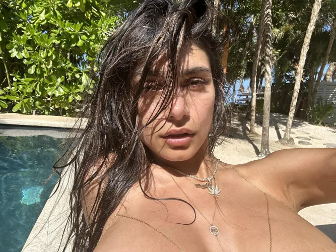 Thumbnail Palm Sunday: Explore the Works of Author Gooneruk69 in the Miakhalifa Category
