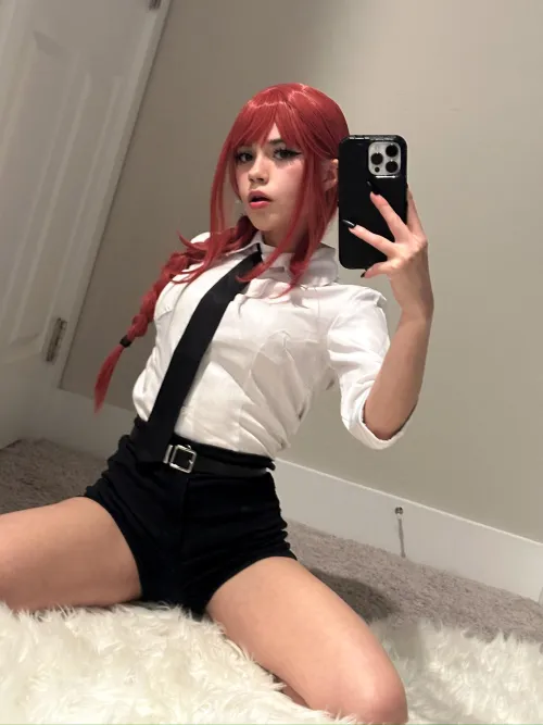 Thumbnail Jessie's Makima Cosplay: A Chainsaw Man Masterpiece