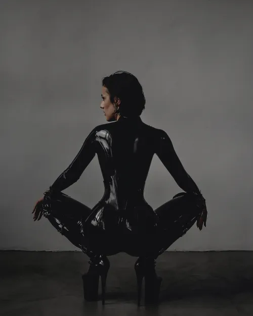 Thumbnail Exploring the Fascinating World of Latex with Lady_Perse: A Deep Dive into the Fetish Category