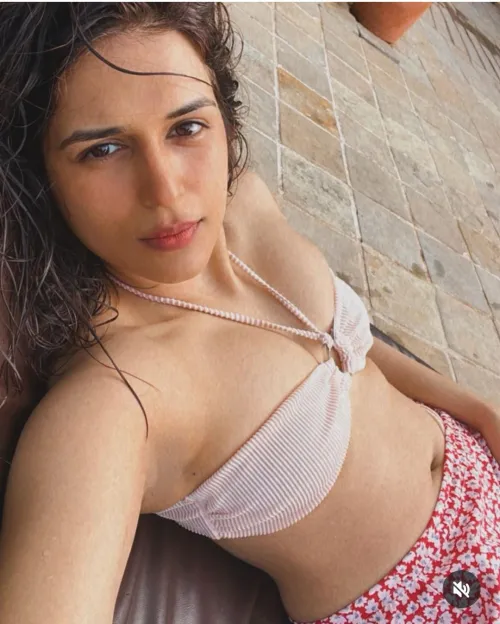 Thumbnail An Insight into Shraddha Das's World | Awkward_Rice_3544