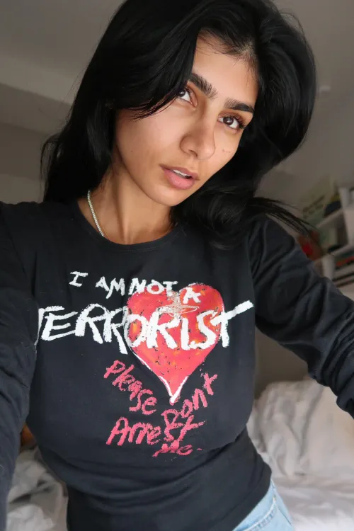 Thumbnail Exploring the Glamorous World of Modeling with Super model by Gooneruk69 in the Miakhalifa Category