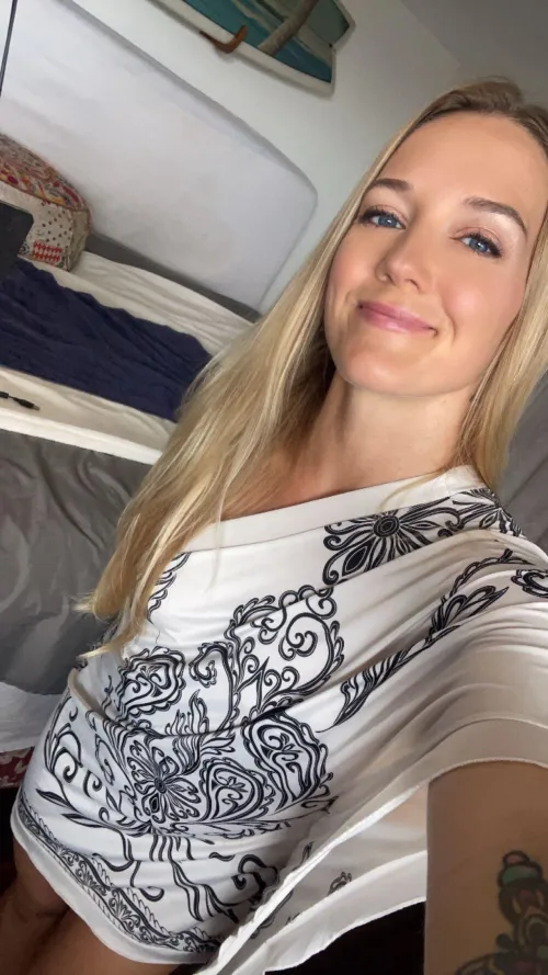 Thumbnail Stylish and Unique: Embracing Braless and Panty-Free Fashion with Abbiehoffman16 - Blonde Fashion Secrets