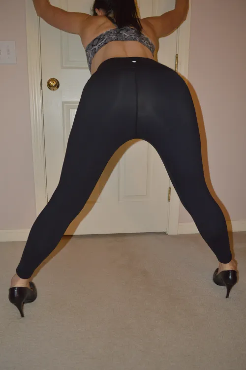 Thumbnail Night Out Preparation: Yoga Pants stealing the limelight in last night's extravaganza by jenspanties357