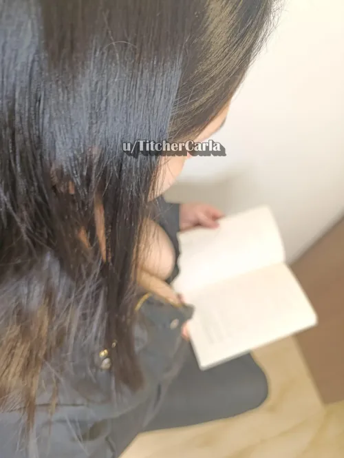 Thumbnail Cleavage by TitcherCarla: A Riveting Read | Unveiling My Latest Book Discovery