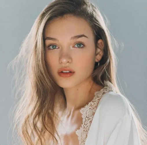 Thumbnail Valeria Rudenko: Exploring the Works of Author qwer5r in the PrettyGirls Category