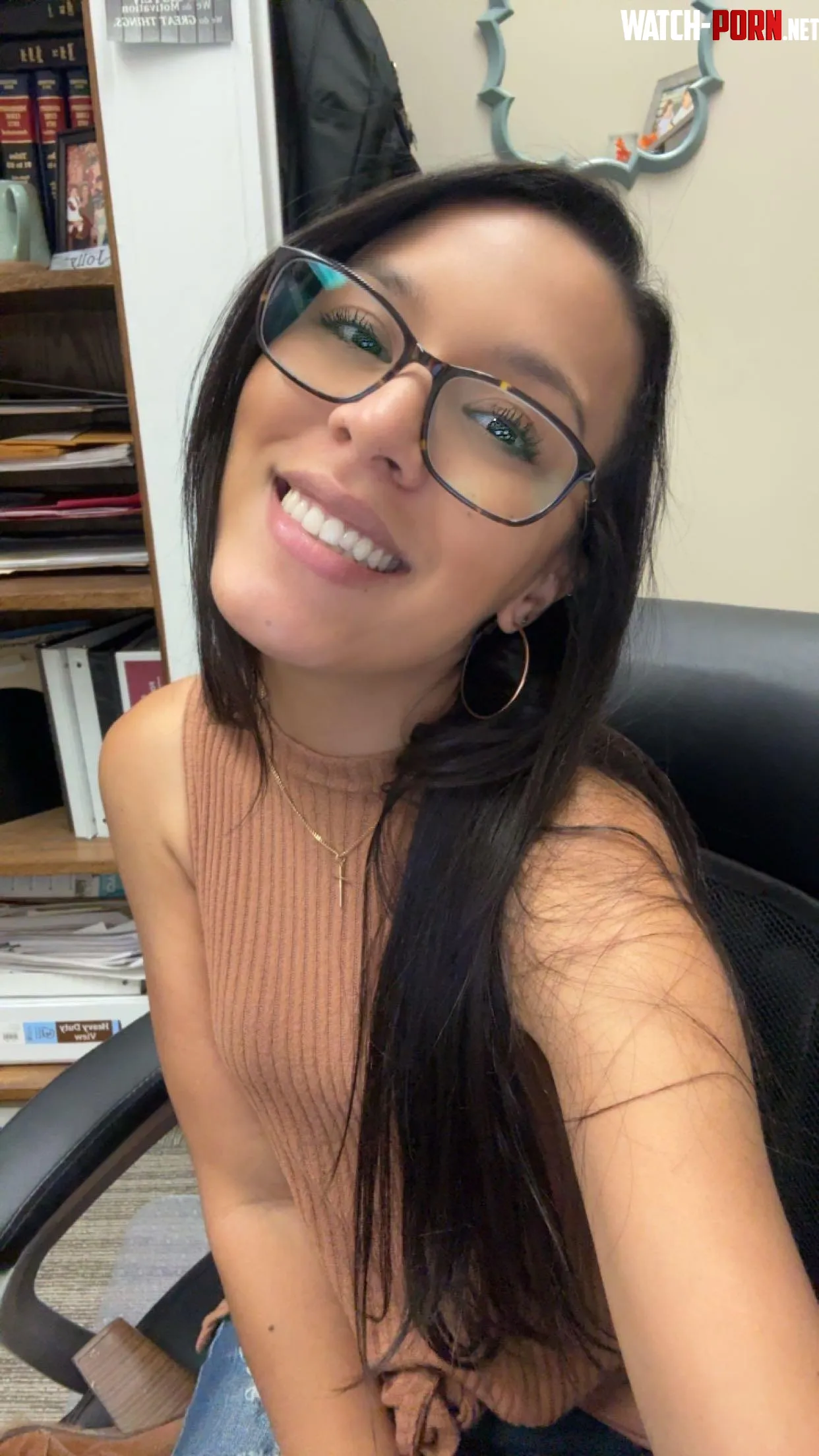 Mild smile  by xxannabananaxxx