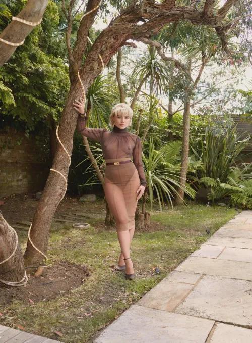 Thumbnail Florence Pugh Flaunts Her Assets for the Camera | CelebsGW