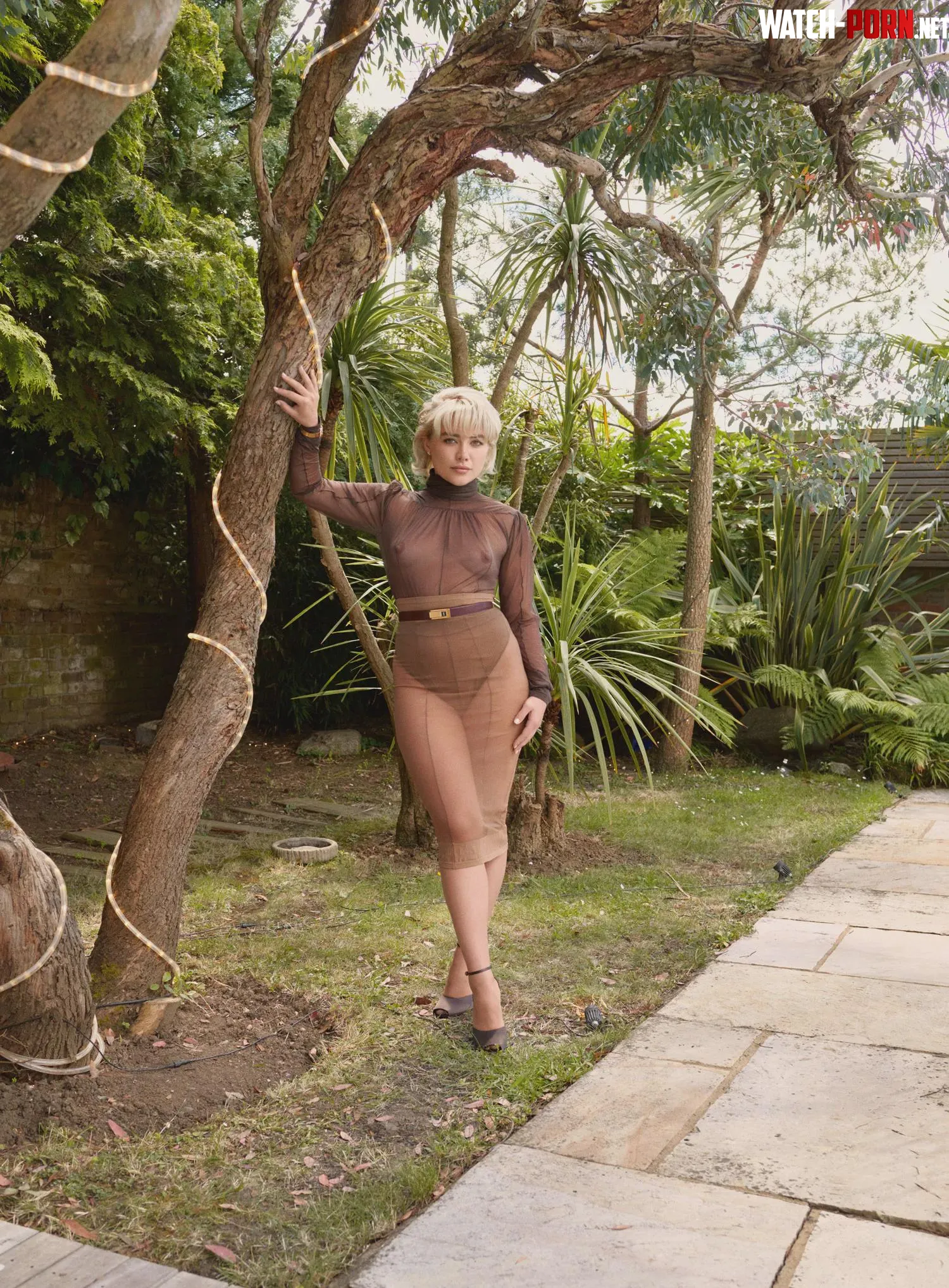 Florence Pugh showing her goods by thecelebwanker