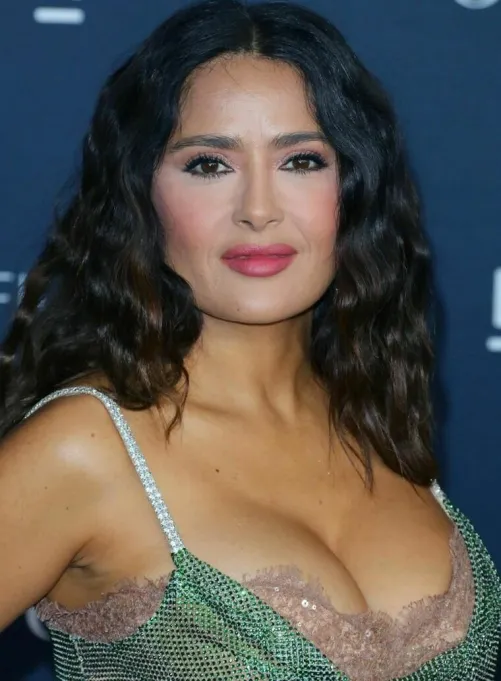 Thumbnail Celebrating the Beauty of Salma Hayek - Diosas
