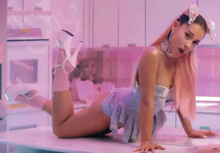 Thumbnail Ariana Grande's CelebsGW Feature - DaveisLost