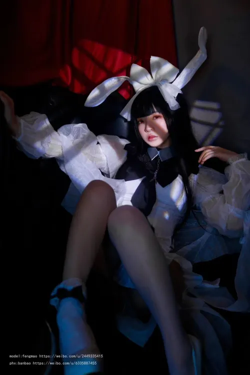 Thumbnail White Rabbit Cosplay by Fengmaoss | _trapd00r_: A Captivating Look