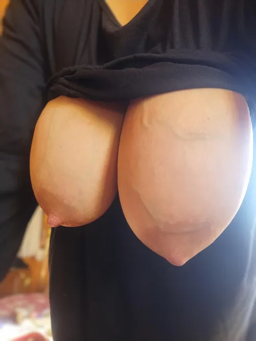 Thumbnail Discover the Need for Relief: Engorged and Veiny Breasts Unveiled by AestheticSlut2024