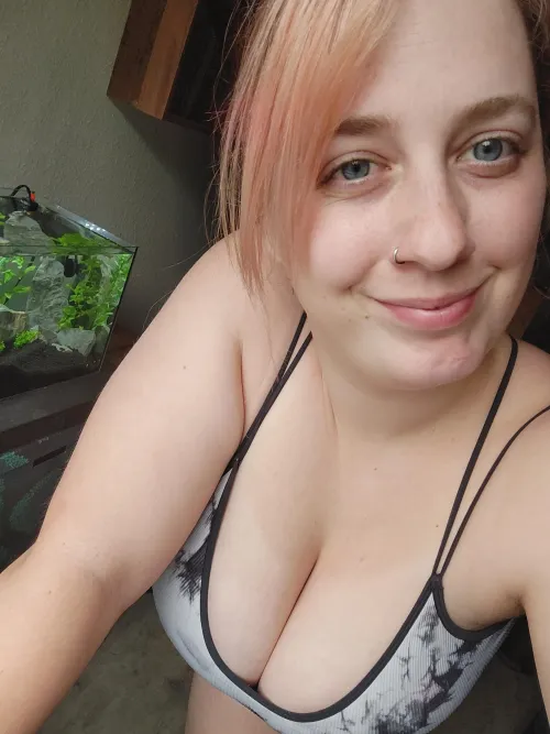 Thumbnail Exploring Self-Perception: 'My Eyes Are Up Here' by redleaa - A Thought-Provoking Read on Body Image and Perception in the mycleavage Category
