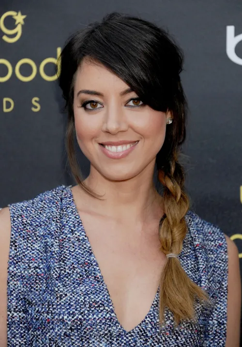 Thumbnail Aubrey Plaza: A Mesmerizing Presence in the PrettyGirls Category