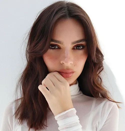 Thumbnail Emily Ratajkowski: Iconic Elegance by qwer5r | PrettyGirls Category